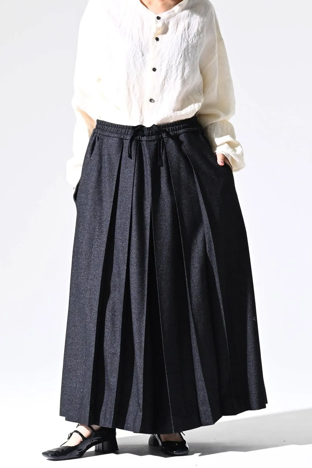Wool Amunzen Cloud Tier HAKAMA charcoal